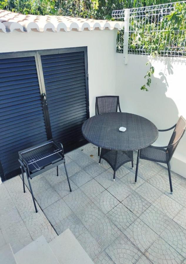 Moradia Geminada V0 - Localizacao Central - Privada Quarteira Exterior photo